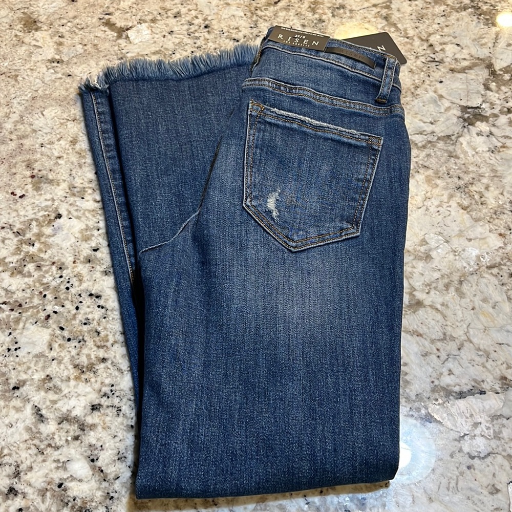 New with tags! Risen mid rise distressed ankle flares! Size 27/5